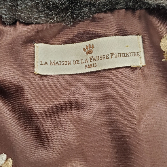 Vintage women's chocolate brown 3/4-sleeve Parisian faux-fur coat. Size 6. - Picture 5 of 7